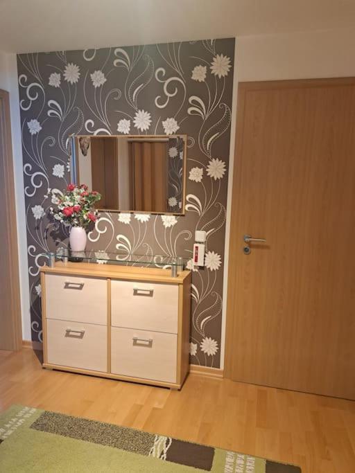 Schoene 2 Zimmer Wohnung Furth Bagian luar foto